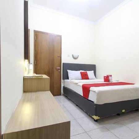 Reddoorz Plus Near Stadion Mandala Krida Джокякарта Екстериор снимка
