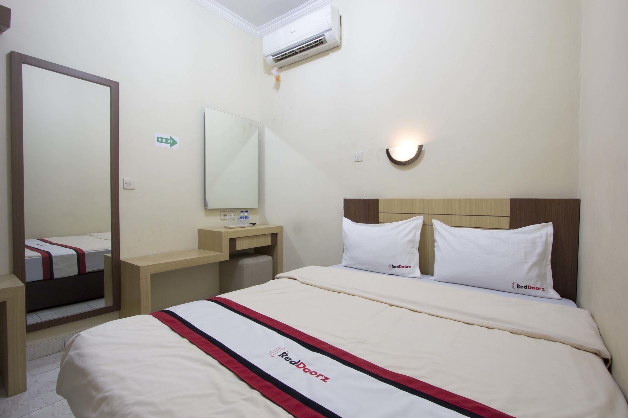 Reddoorz Plus Near Stadion Mandala Krida Джокякарта Екстериор снимка