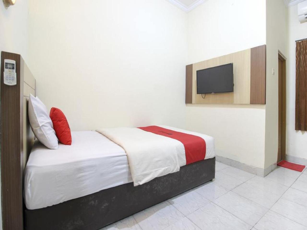 Reddoorz Plus Near Stadion Mandala Krida Джокякарта Екстериор снимка