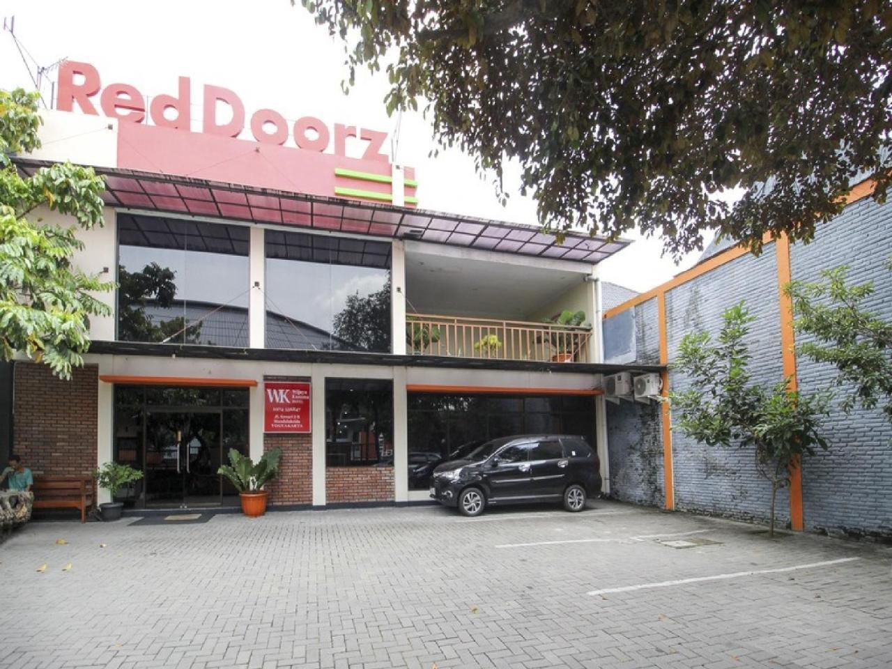Reddoorz Plus Near Stadion Mandala Krida Джокякарта Екстериор снимка