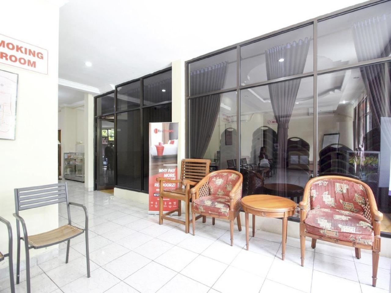 Reddoorz Plus Near Stadion Mandala Krida Джокякарта Екстериор снимка