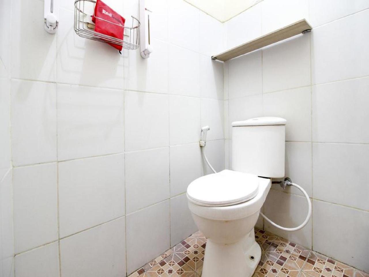 Reddoorz Plus Near Stadion Mandala Krida Джокякарта Екстериор снимка