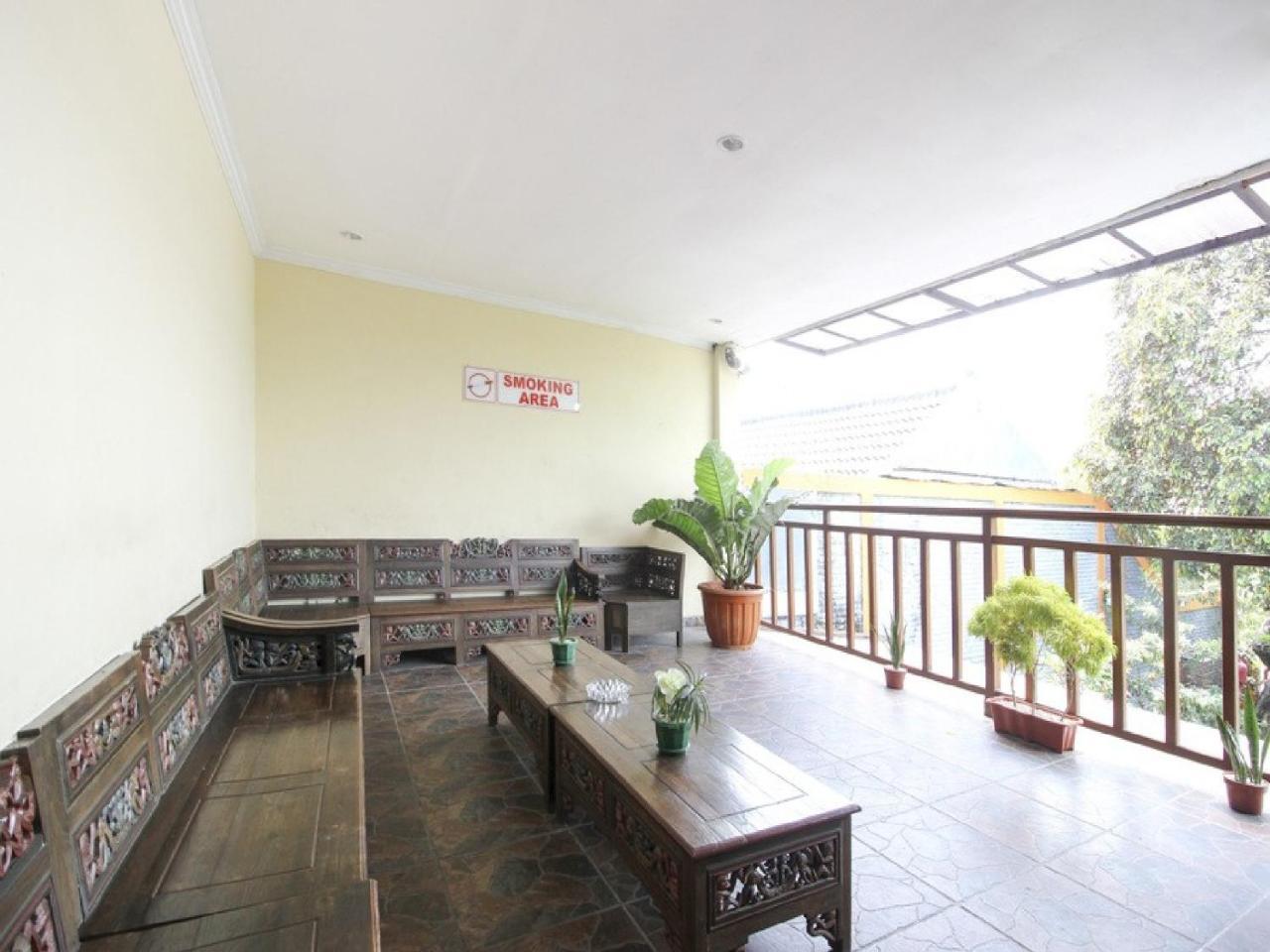 Reddoorz Plus Near Stadion Mandala Krida Джокякарта Екстериор снимка