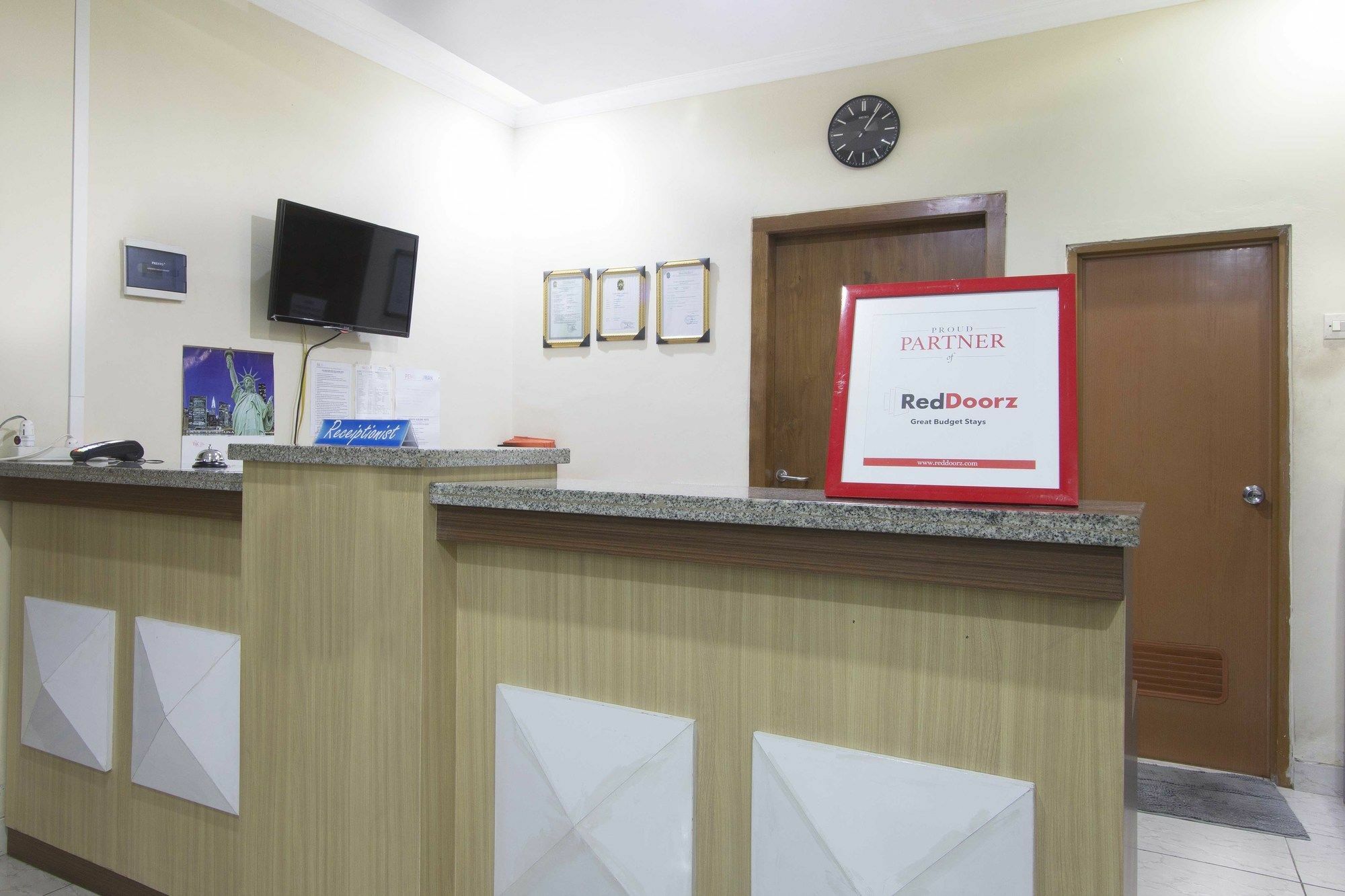 Reddoorz Plus Near Stadion Mandala Krida Джокякарта Екстериор снимка