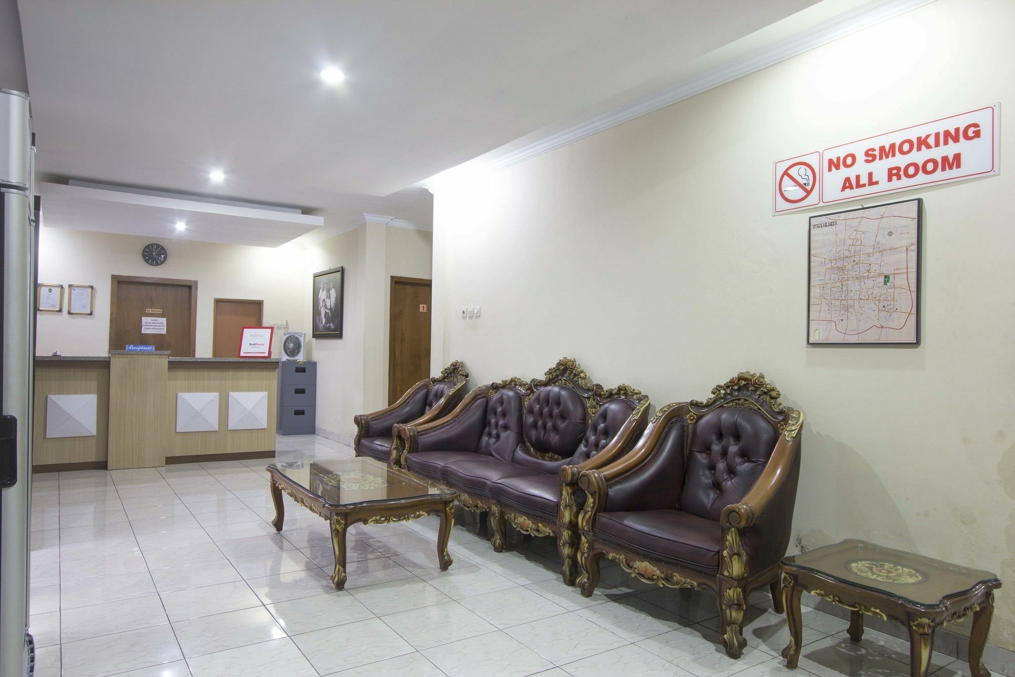 Reddoorz Plus Near Stadion Mandala Krida Джокякарта Екстериор снимка
